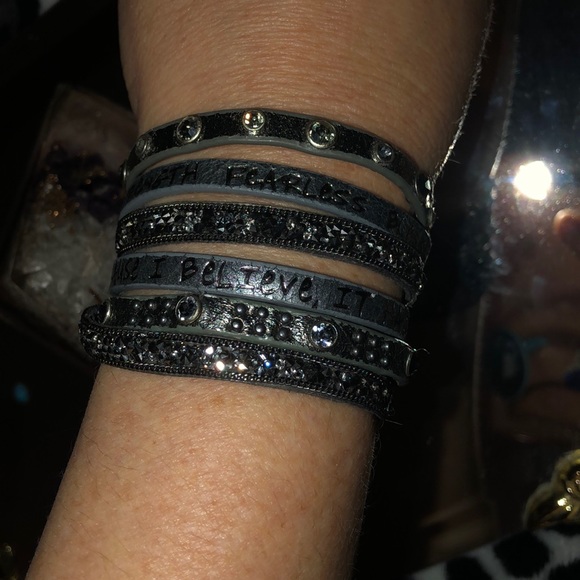 Goodworks make difference sparkle crystal bracelet - Picture 4 of 5